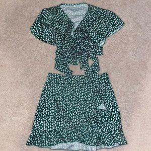 2 piece green/white set